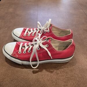 Mens 9, Womens 11 Red Converse Low Top Shoes Sneakers Unisex
